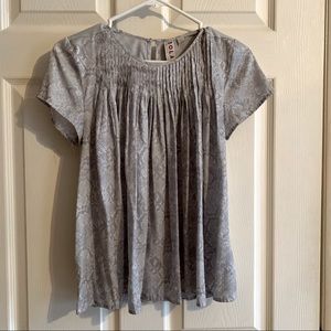 3/$15❗️ Anthropologie Dolan gray snakeskin print blouse